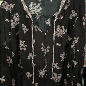 TORRID Floral Black and Pink Long SLEEVE Blouse size 1